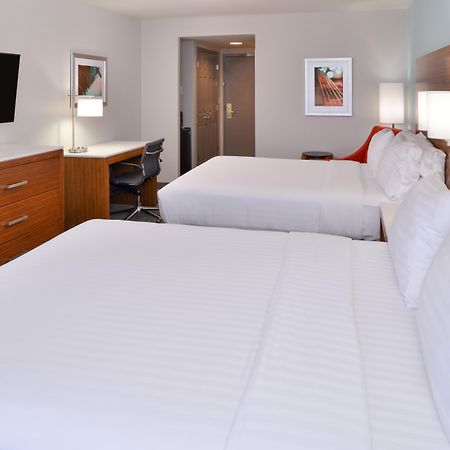 Holiday Inn Express & Suites Austin North Central By Ihg Exterior photo