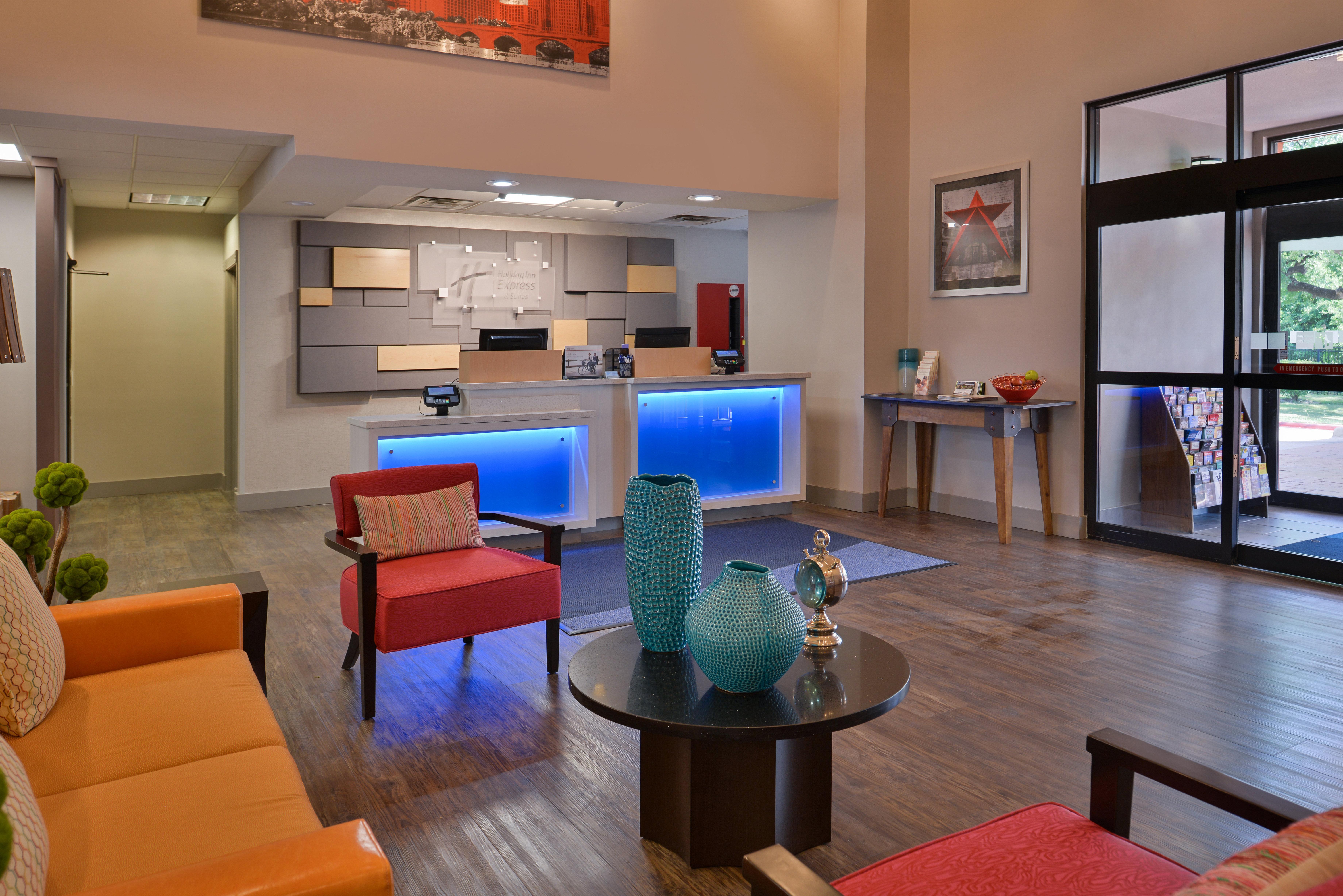 Holiday Inn Express & Suites Austin North Central By Ihg Exterior photo