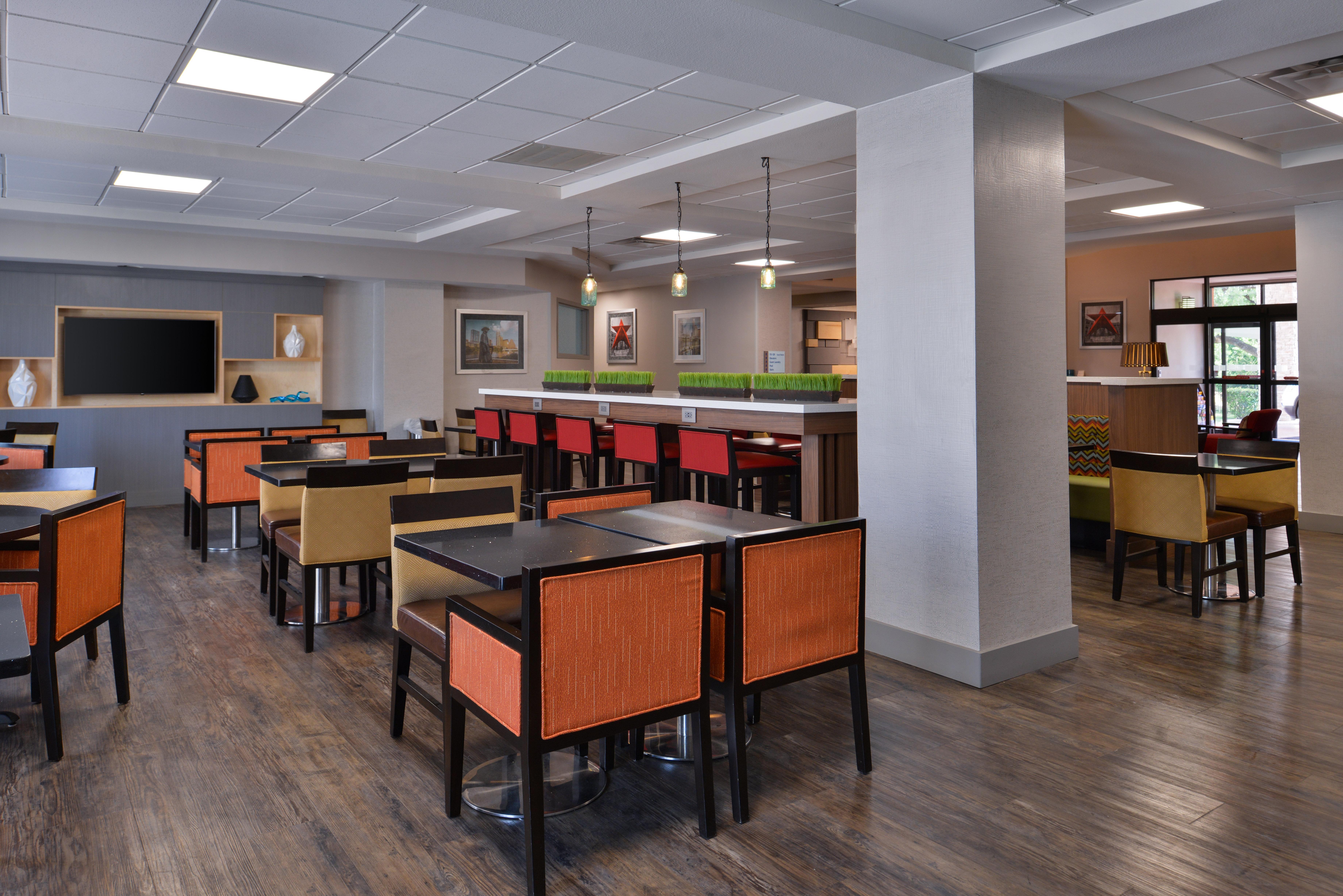 Holiday Inn Express & Suites Austin North Central By Ihg Exterior photo