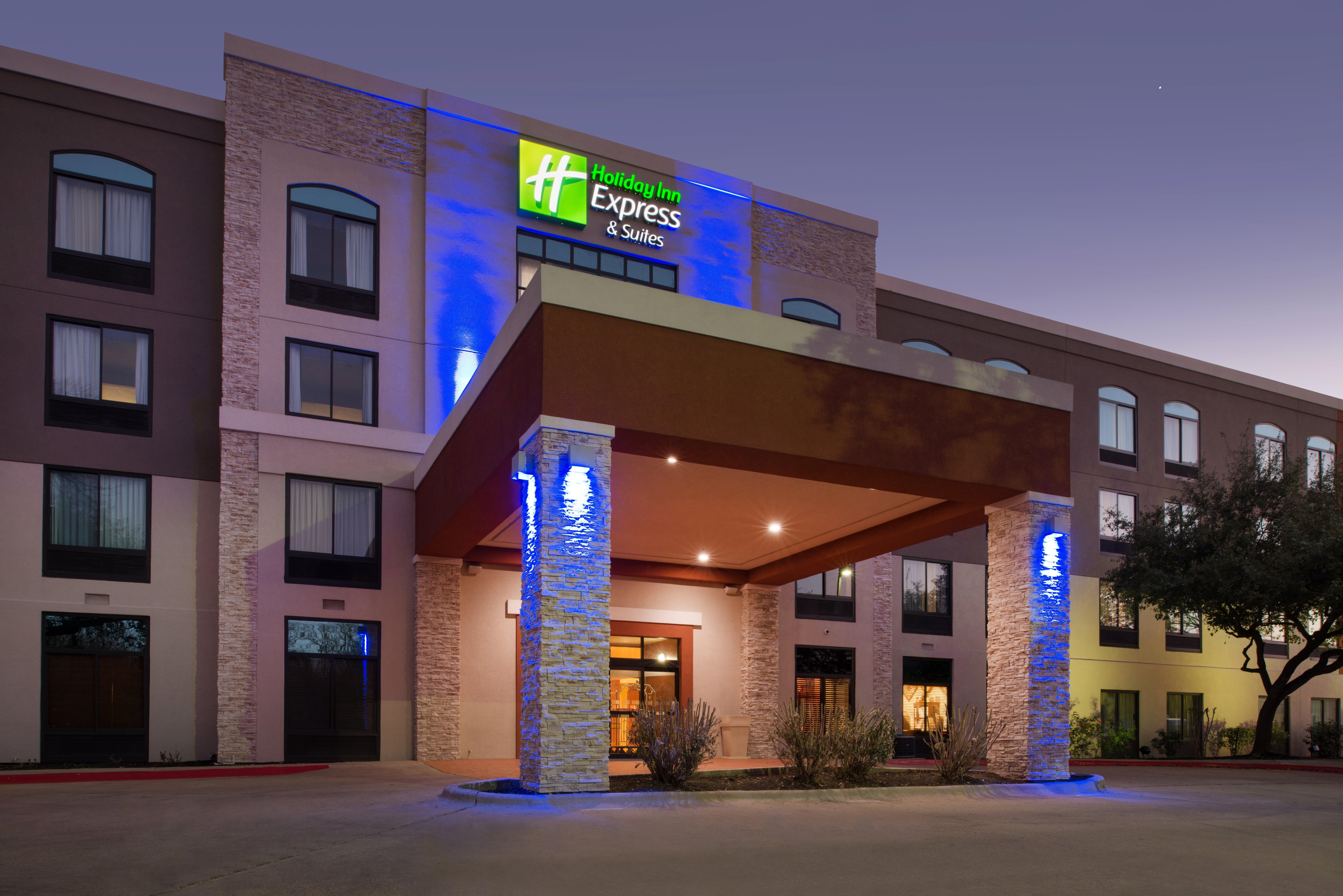 Holiday Inn Express & Suites Austin North Central By Ihg Exterior photo