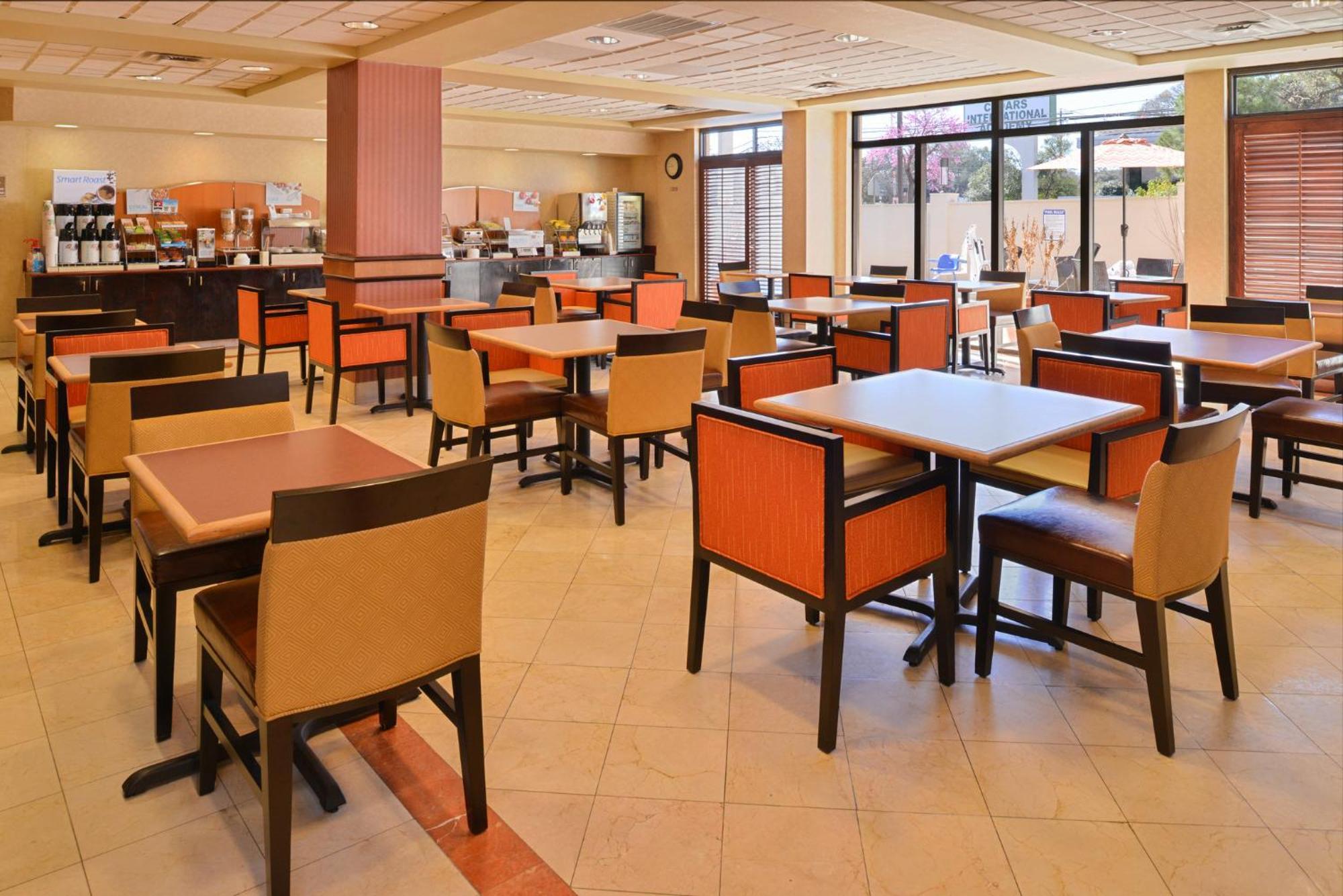 Holiday Inn Express & Suites Austin North Central By Ihg Exterior photo