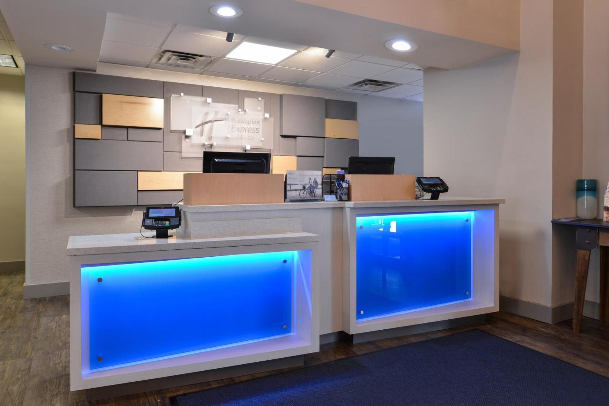Holiday Inn Express & Suites Austin North Central By Ihg Exterior photo