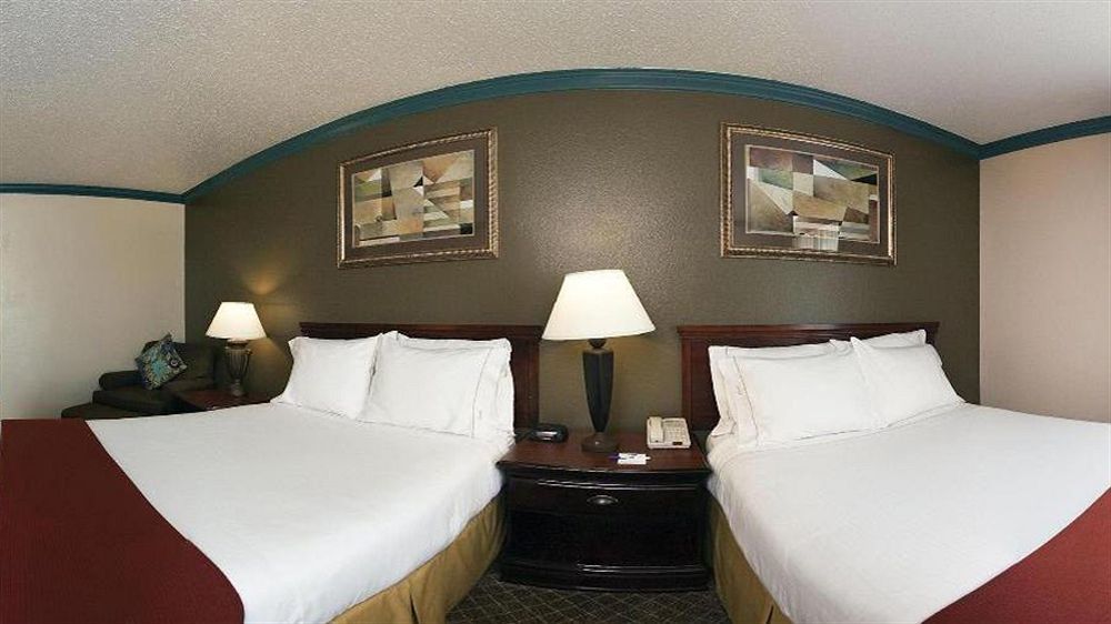 Holiday Inn Express & Suites Austin North Central By Ihg Exterior photo
