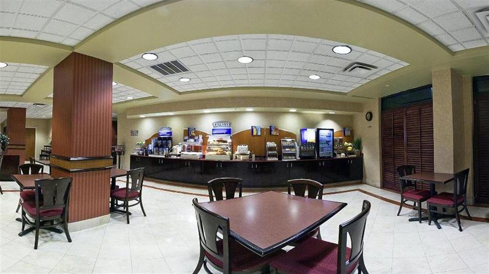 Holiday Inn Express & Suites Austin North Central By Ihg Exterior photo
