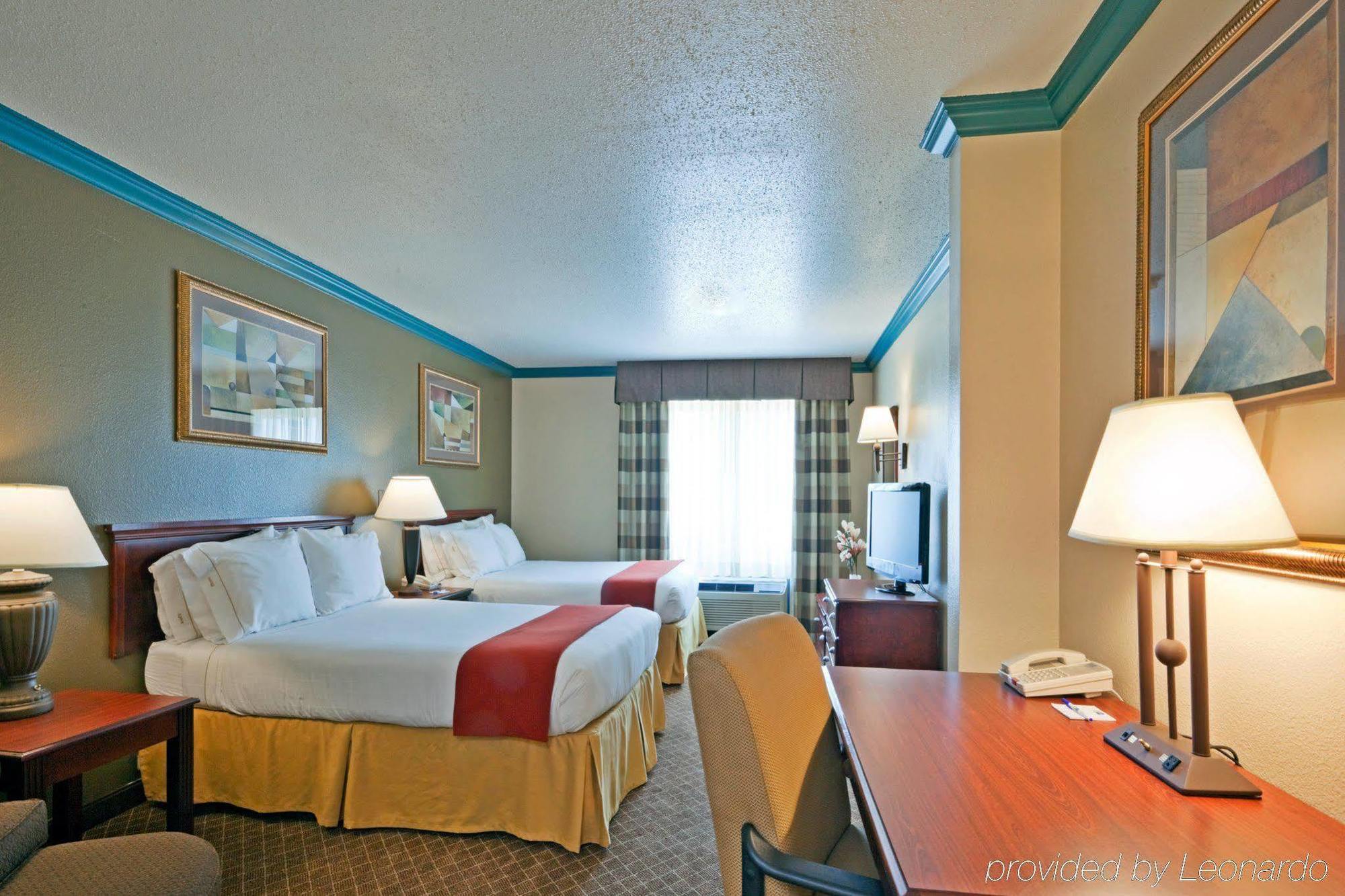 Holiday Inn Express & Suites Austin North Central By Ihg Exterior photo